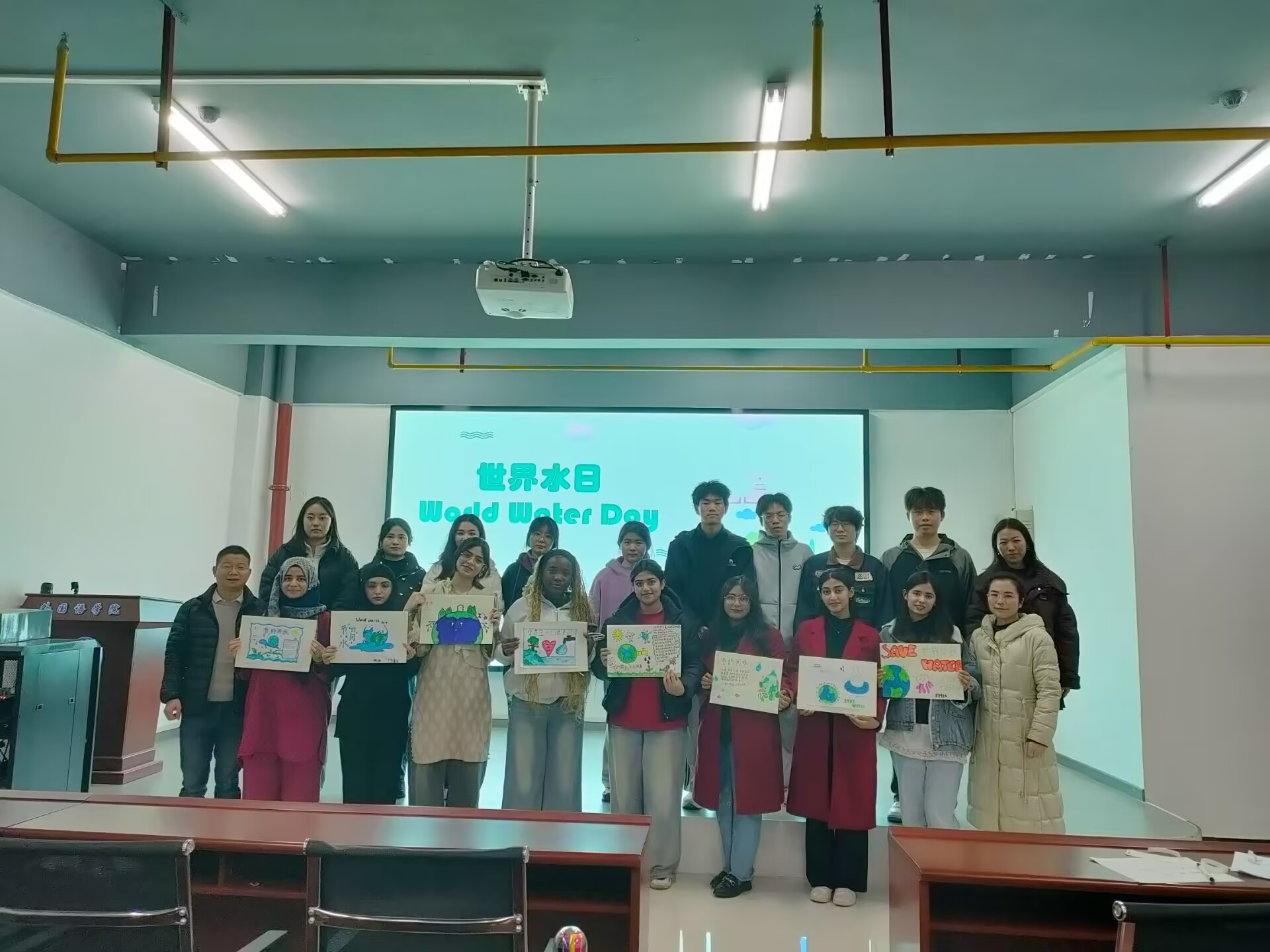 绘节水海报，传文明理念——外国语学院学生党员携手来华留学生共迎世界节水日